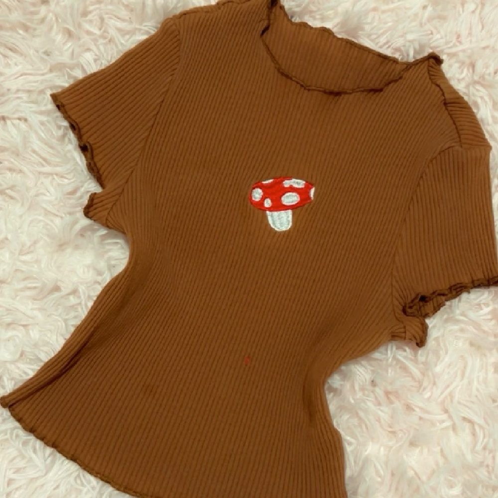 Fitted ribbed Brown mushroom crop top!